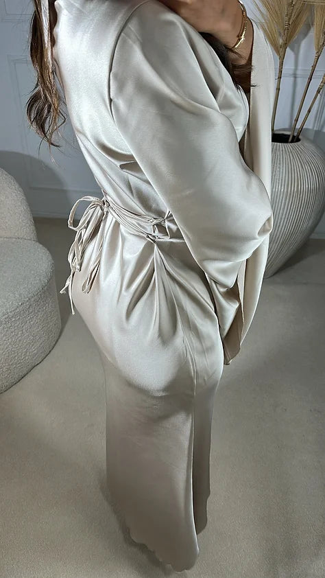 Robe “Farah” satinée beige à lacets au dos My Store
