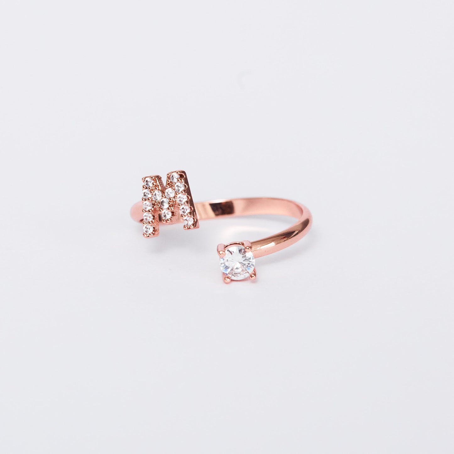 Bague Initiale avec Zircons Cubiques - Taille Ajustable Chris