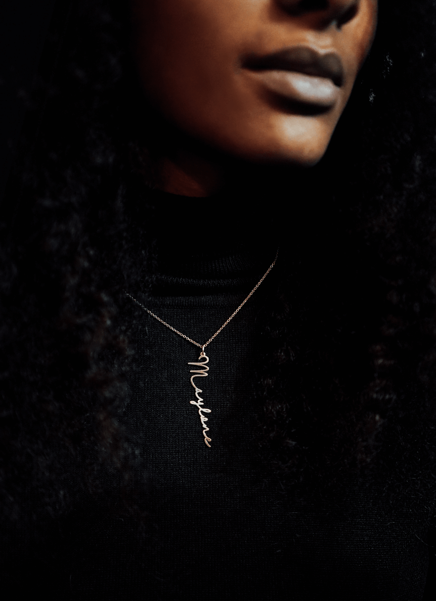 Collier Prénom Vertical Personnalisé Or Jaune 14k et Argent AspektoBV