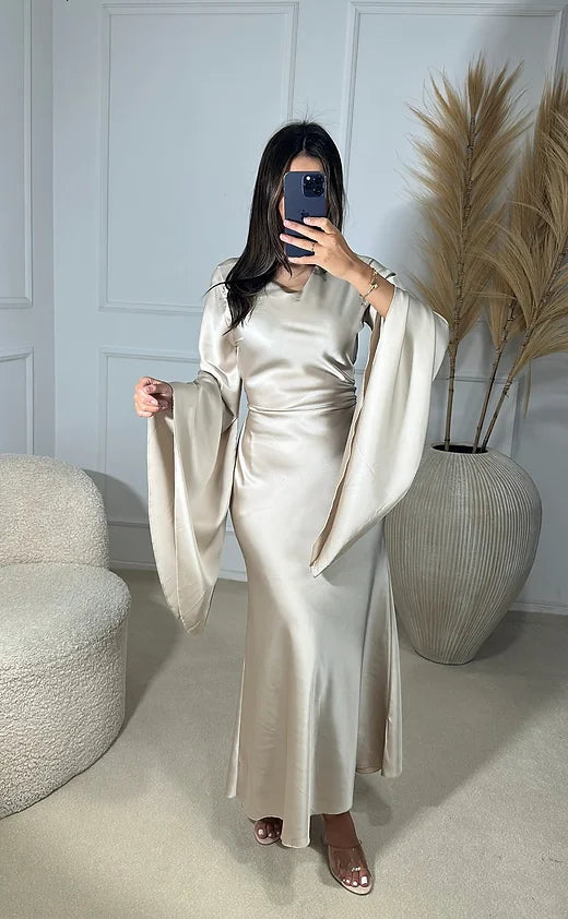 Robe “Farah” satinée beige à lacets au dos My Store