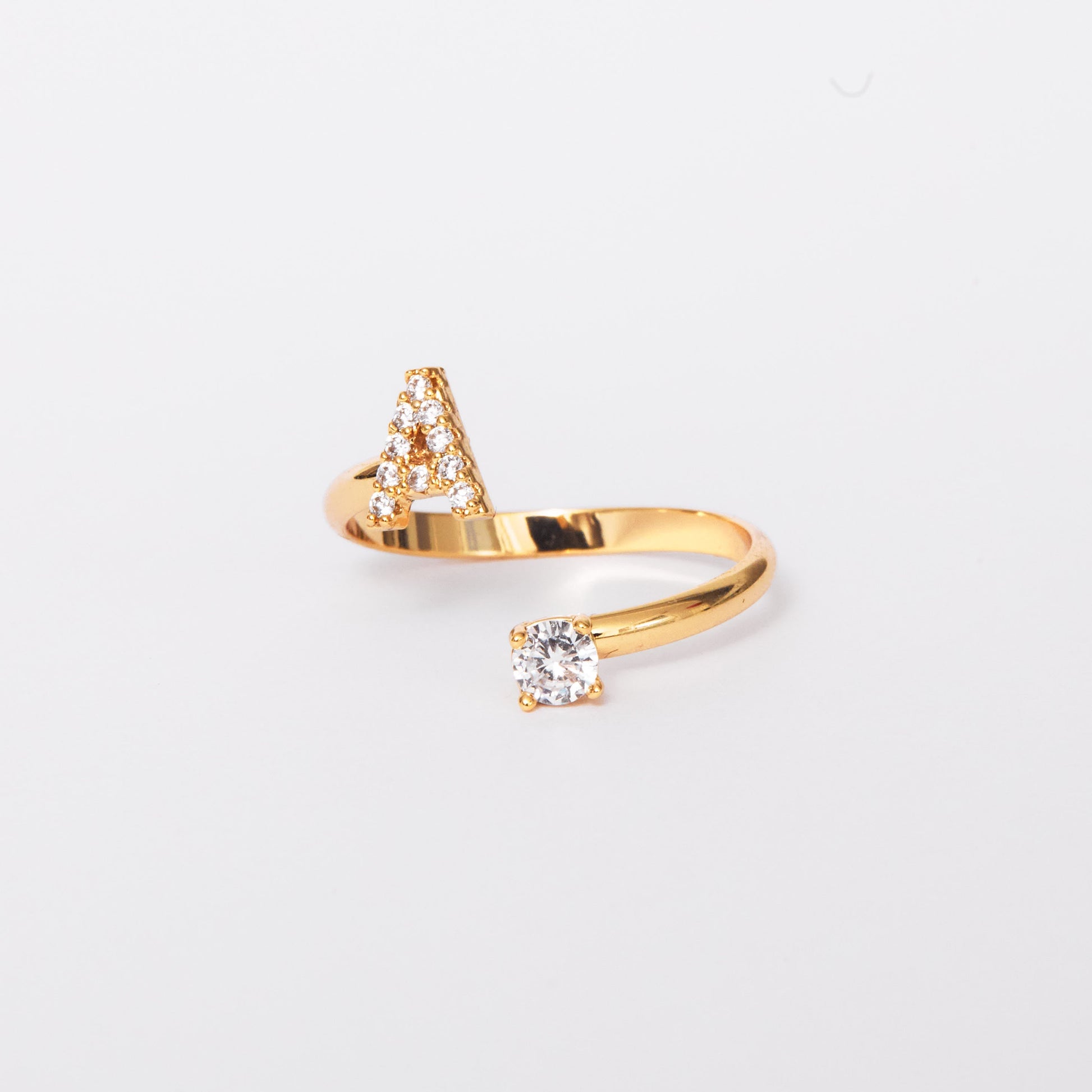 Bague Initiale avec Zircons Cubiques - Taille Ajustable Chris