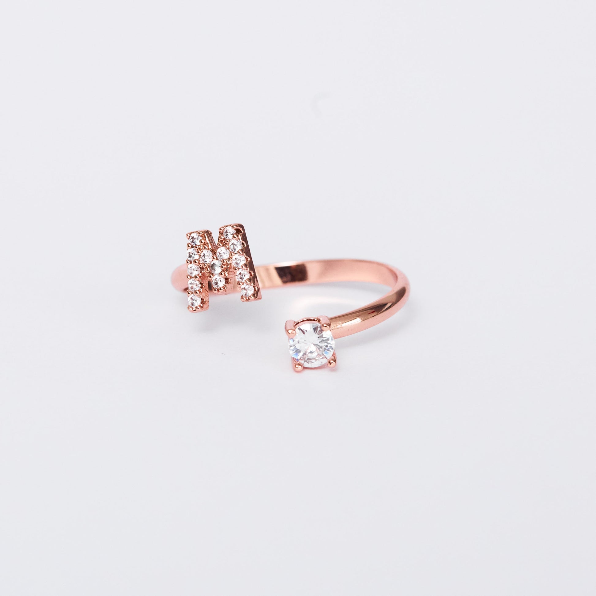 Bague Initiale avec Zircons Cubiques - Taille Ajustable Chris