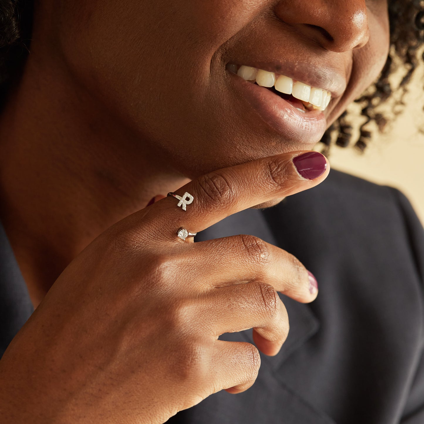 Bague Initiale avec Zircons Cubiques - Taille Ajustable Chris
