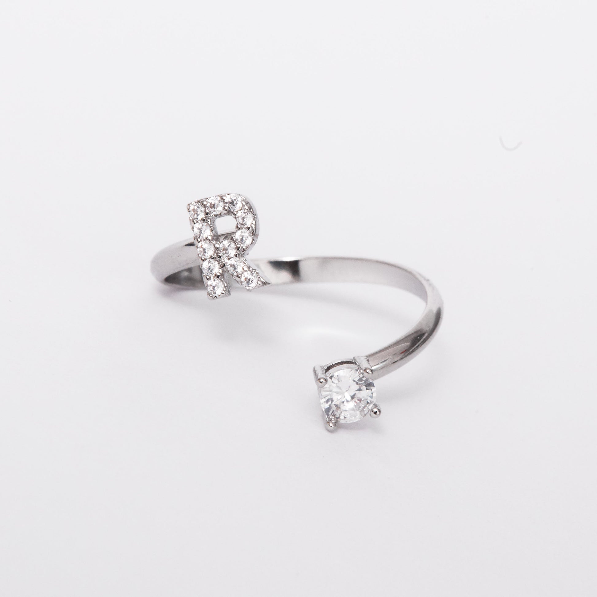 Bague Initiale avec Zircons Cubiques - Taille Ajustable Chris