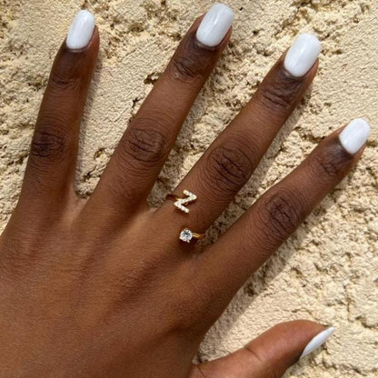 Bague Initiale avec Zircons Cubiques - Taille Ajustable Chris